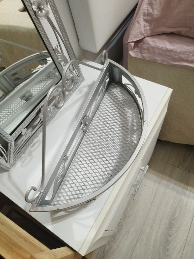 Conjunto Espejo con bandeja decorativo plateado