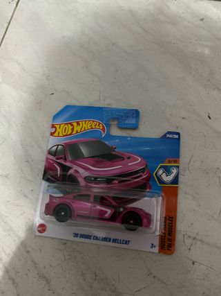 Hot Wheels 20 Dodge Charger Hellcat Rosa