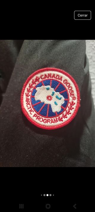 Chaqueta Negra con Capucha y Pelo