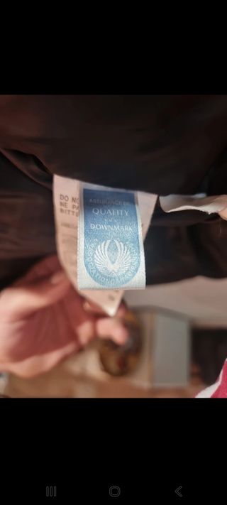 Chaqueta Negra con Capucha y Pelo