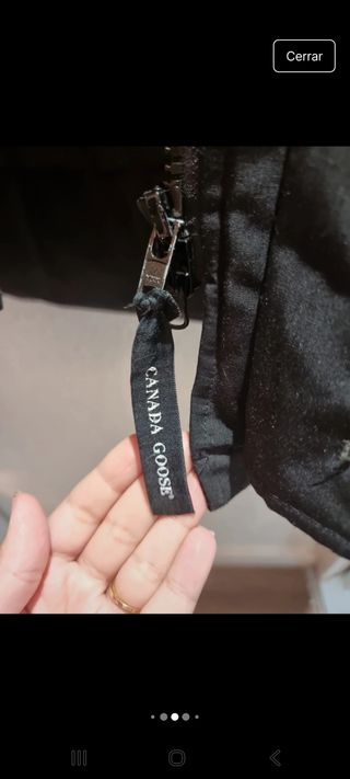Chaqueta Negra con Capucha y Pelo