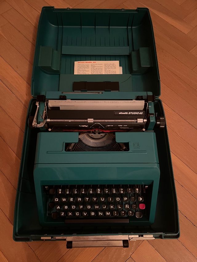 Máquina de escribir Olivetti Studio 45