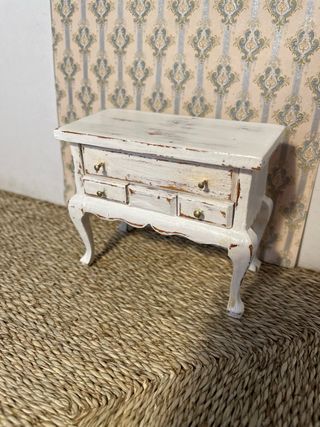 Buffet invecchiato per casa delle bambole