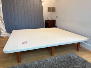 Base tapizada 1.80x1.90 con patas