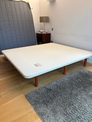 Base tapizada 1.80x1.90 con patas