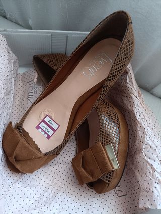 Zapatos de fiesta tacón marrón y dorado