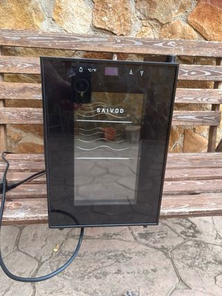 Vinoteca 6 botellas casi nueva