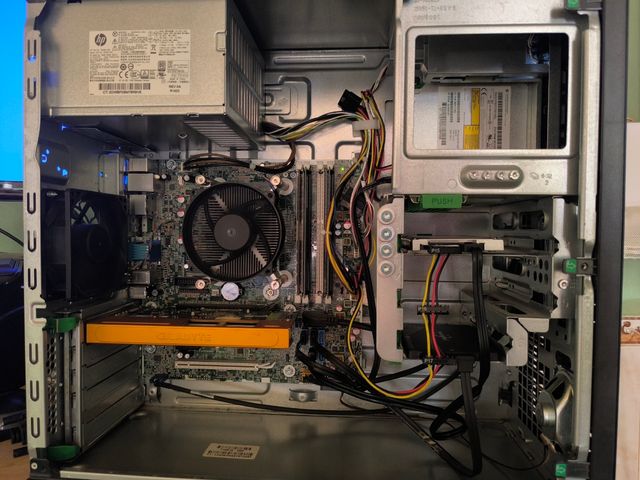  Computer i7, 24 GB di RAM. WIFI SSD W11. Programmi.