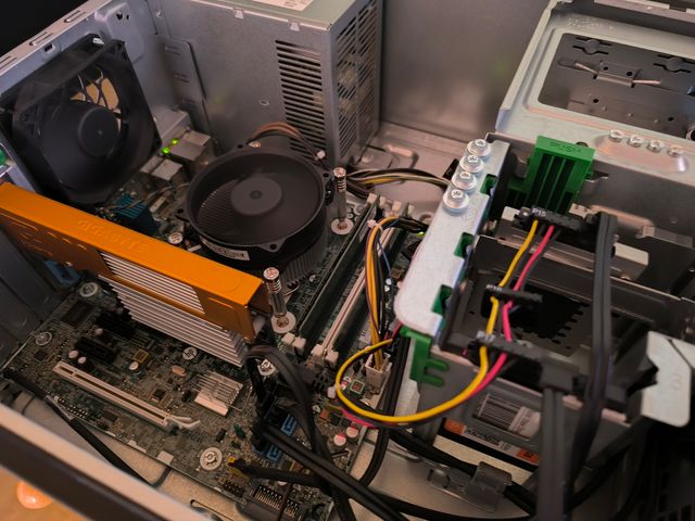  Computer i7, 24 GB di RAM. WIFI SSD W11. Programmi.