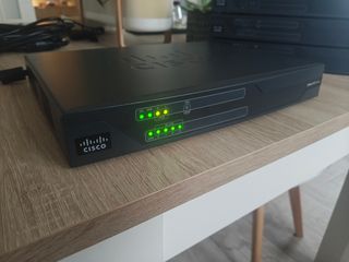 Router Cisco 881-K9