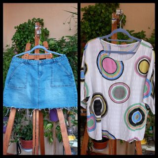 2 prendas. Falda vaquera corta y blusa entretiempo