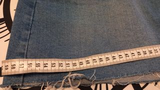 2 prendas. Falda vaquera corta y blusa entretiempo