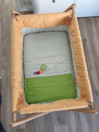 Minicuna plegable con colchón de calidad. 