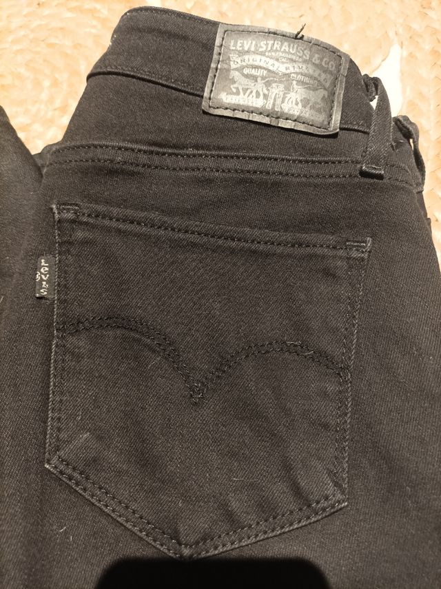 Levi's 711 Skinny Jeans Negros