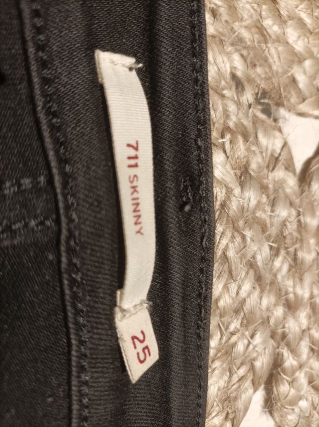 Levi's 711 Skinny Jeans Negros