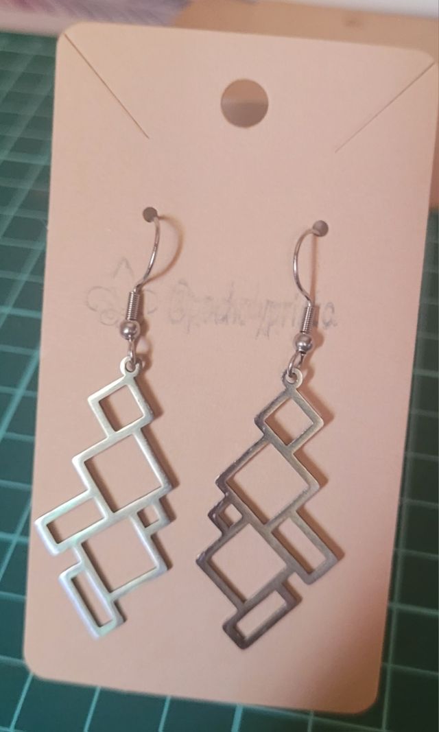 Pendientes largos geométricos cuadrados plateados