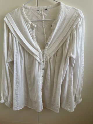 Camisa blanca de manga larga