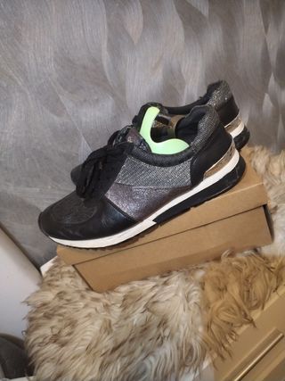 Zapatillas Michael Kors Negras y Plateadas