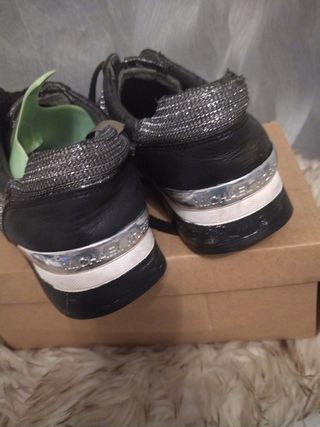 Zapatillas Michael Kors Negras y Plateadas