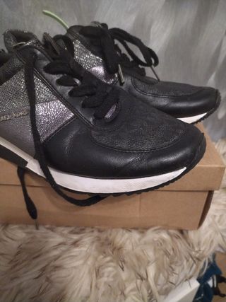 Zapatillas Michael Kors Negras y Plateadas