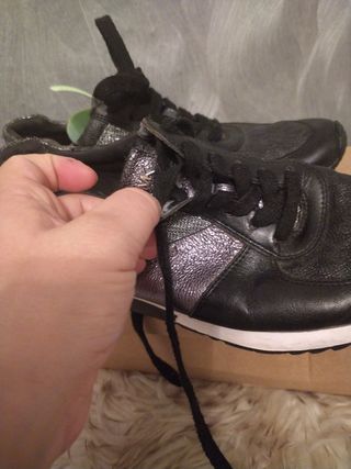 Zapatillas Michael Kors Negras y Plateadas