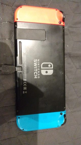 Nintendo Switch blu e rosso con custodia