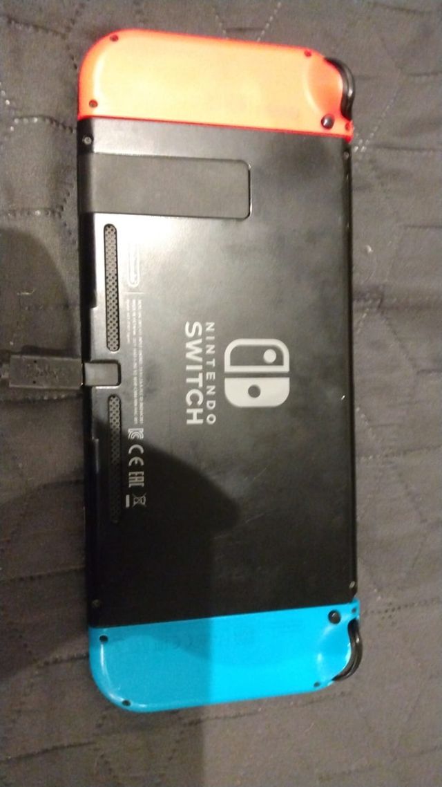 Nintendo Switch Azul y Rojo con Funda
