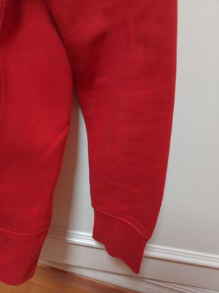 Sudadera con capucha roja