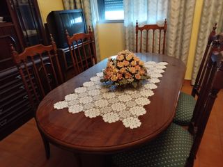 Mesa de comedor de madera con 6 sillas