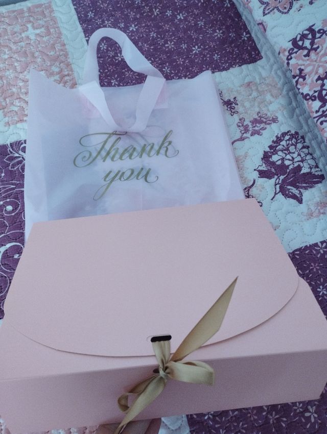 Caja de regalo sorpresa con osito y cosméticos