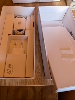 Se vende teléfono móvil de la marca redmi note 13 