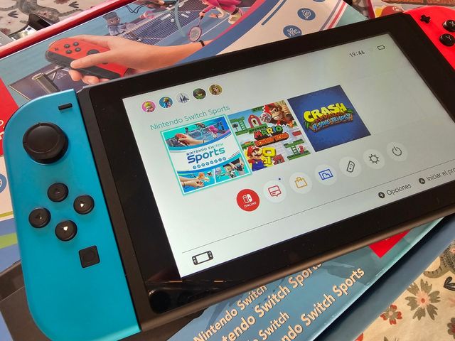 Nintendo Switch + Mario vs Donkey Kong y Crash