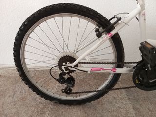 Bicicleta Aro 24" color Blanca y Rosa