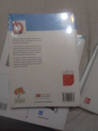 Libro de texto en formato físico de Operaciones...