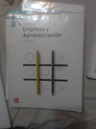 Libro de texto en formato físico de Operaciones...