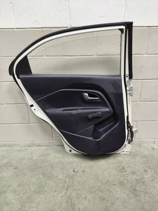 Puerta trasera izquierda Kia Rio de 2014