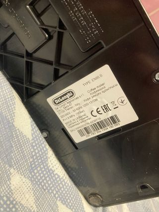 Cafetera Nespresso DeLonghi Negra + cápsulas