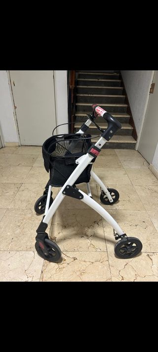 Andador 4 ruedas con cesta