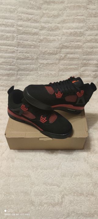 Zapatillas Negras y Rojas