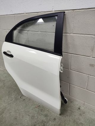 Puerta trasera derecha Kia Rio de 2014
