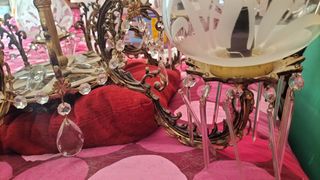 Lámpara araña antigua dorada y cristal