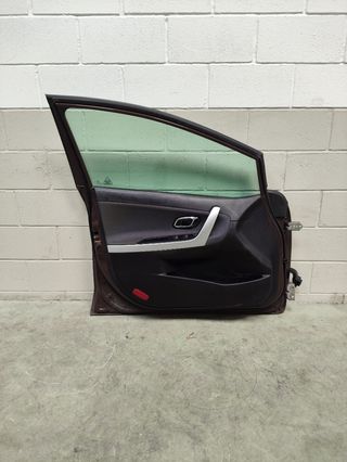 Puerta delantera izquierda Kia Ceed de 2014