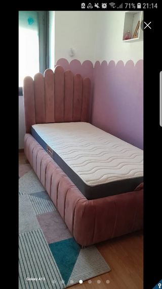 Cama individual de terciopelo rosa