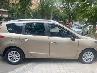 Renault Grand Scenic 2015