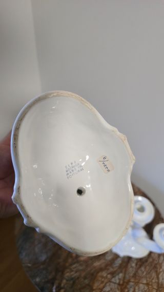 Par de castiçais de porcelana branca