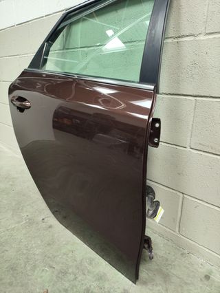 Puerta trasera derecha Kia Ceed ranchera de 2014