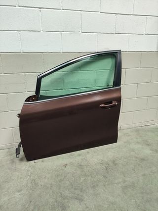 Puerta trasera derecha Kia Ceed ranchera de 2014