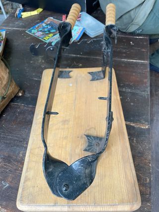 Porta prosciutto in metallo e legno