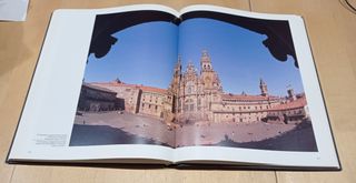 El Camino de Santiago (Spanish /English Edition)