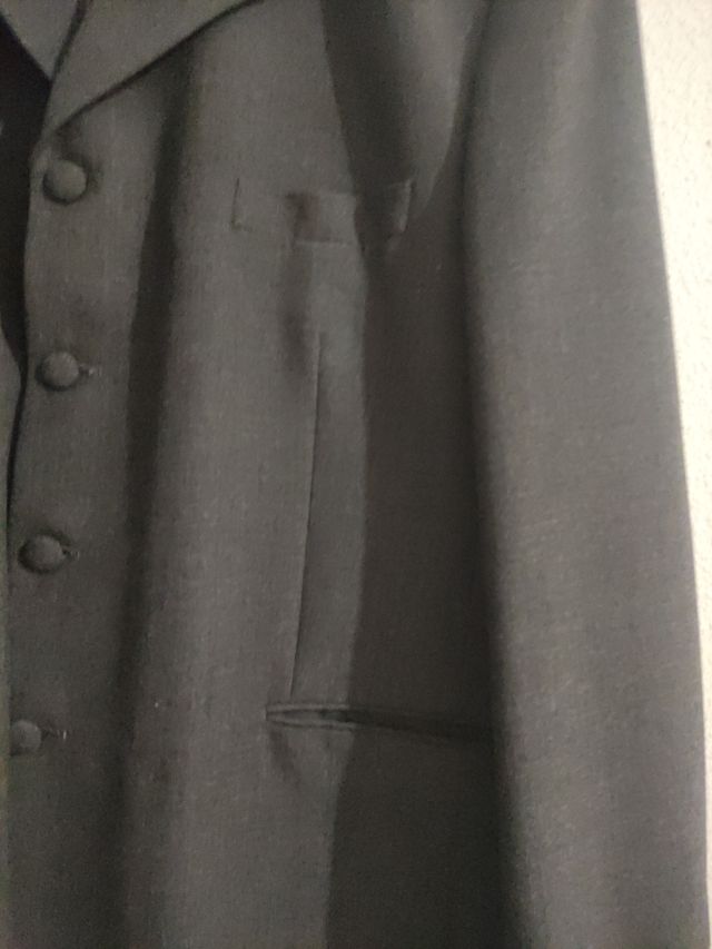 Americana gris oscura. Una vez usada